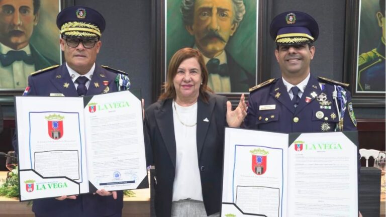Alcaldía de La Vega distingue como hijos adoptivos y meritorios al general Juan Pablo Ferreira Verás y al coronel Rafael Guillermo Guzmán Chomalí