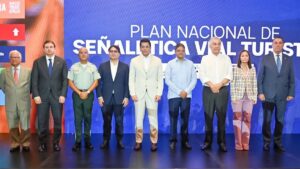 Turismo y RD Vial lanzan plan nacional de señalética turística.