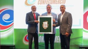 Ministro de Agricultura destaca alianza entre campo y comercio para fortalecer abastecimiento nacional