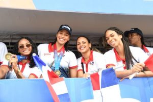 Miles de dominicanos vitorean a los medallistas de los JCC 2026