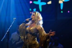 Miriam Cruz conquista el Latin Music Tours con un espectáculo