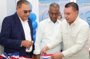 SNS entrega tomógrafo última generación a hospital de Baní