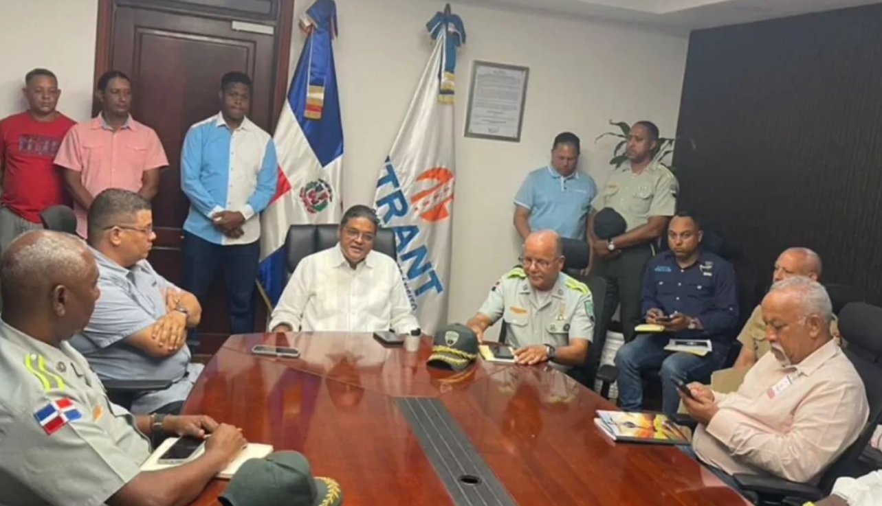 Autoridades se reunieron con transportistas del 9 de la Duarte