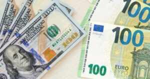 Dólar bajó 15 cts. y euro subió; eran vendidos .23 y .16