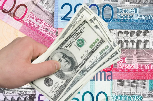 Dólar subió 18 cts. y el euro 15; eran vendidos a .38 y .10