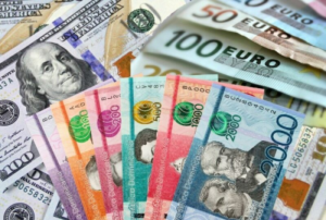 Dólar subió 28 cts. y el euro 15; eran vendidos a .20 y .96