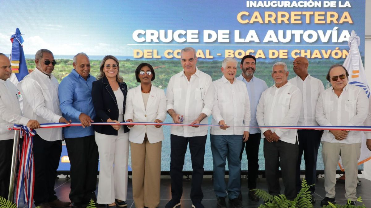 Tras 25 años de espera, presidente Abinader inaugura la carretera de Boca de Chavón