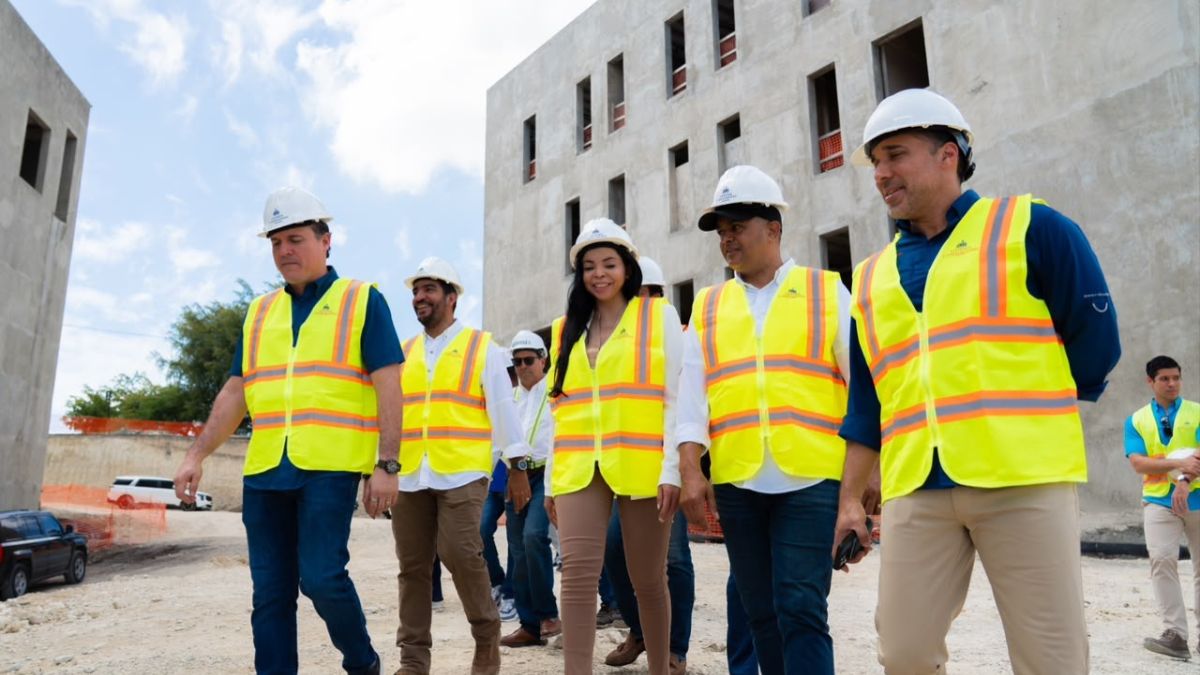 Ministro Jean Luis Rodríguez supervisa avances en la construcción de la Ciudad Judicial de Santo Domingo Oeste Ministro Jean Luis Rodríguez supervisa avances en la construcción de la Ciudad Judicial de Santo Domingo Oeste