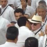 Hipólito y David se saludan con cariño y beso