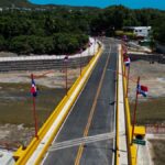 Tras más de 40 años de espera, presidente Abinader inaugura puente Los Hierros en Baní, que conectará comunidades y fortalecerá producción agrícola