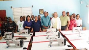 DASAC entrega modernas máquinas de coser a congregación religiosa a fin de contribuir al desarrollo del autoempleo de mujeres en San Cristóbal