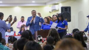 Premio a la Excelencia Orlando Martínez reconoce a 132 estudiantes; 20 alcanzaron índice perfecto de 100