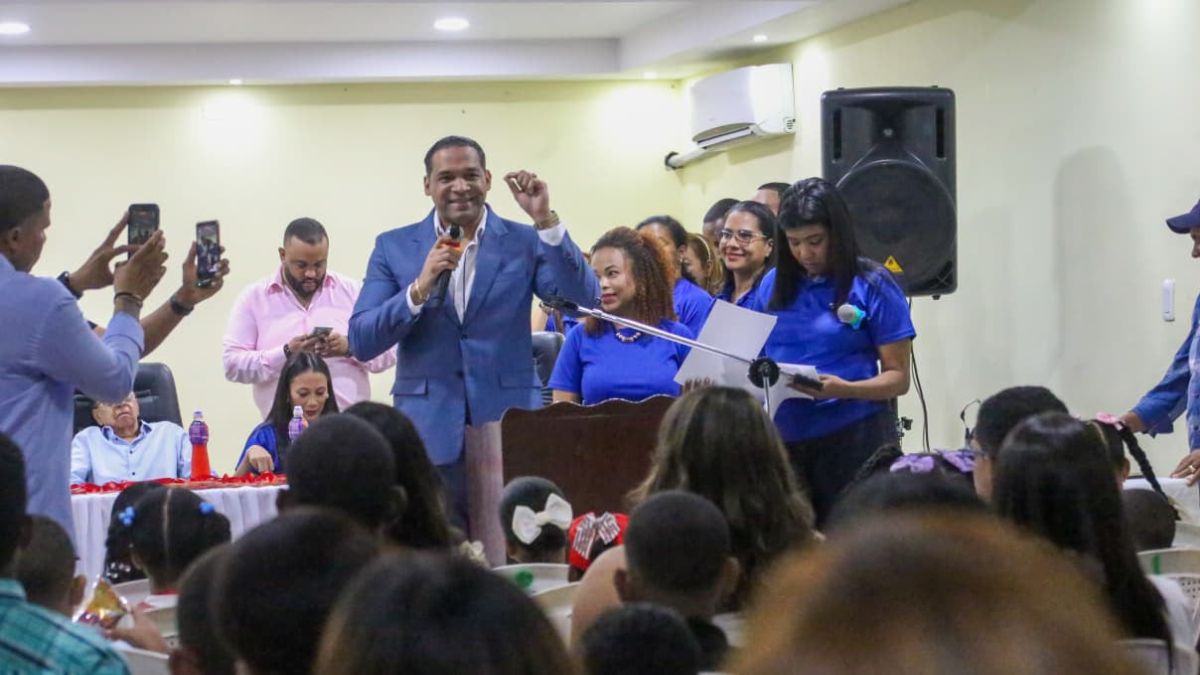Premio a la Excelencia Orlando Martínez reconoce a 132 estudiantes; 20 alcanzaron índice perfecto de 100