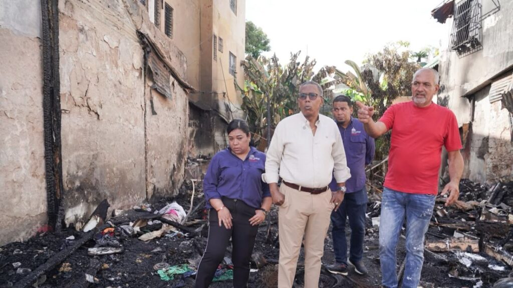 Gobierno acude en auxilio de familias afectadas por incendio en la zona Colonial a través de DASAC