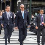 Abinader recorre a pie calles de Nueva York durante su trayecto hacia la Asamblea General de la ONU