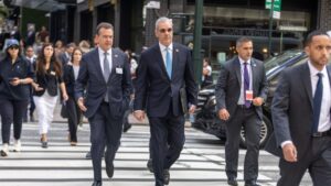 Abinader recorre a pie calles de Nueva York durante su trayecto hacia la Asamblea General de la ONU