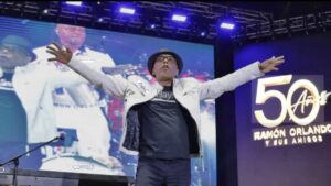 Ramón Orlando agradece a Abinader tras show con 70 artistas en el Olímpico