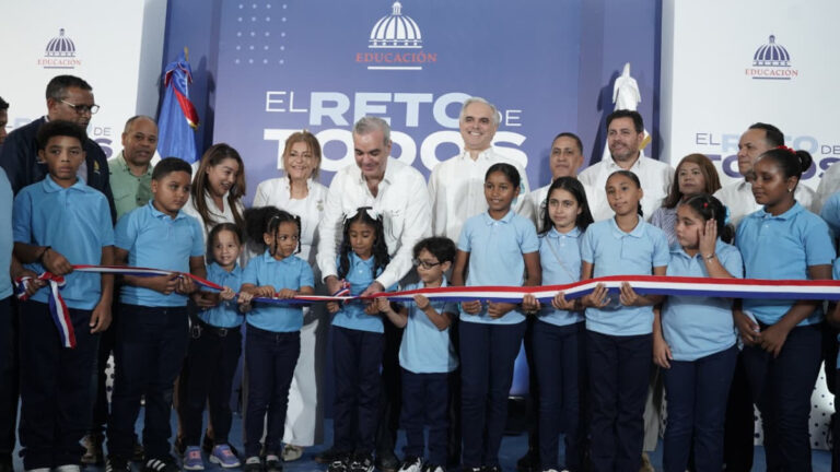Estudiante destaca nuevas oportunidades que abre escuela entregada por el Gobierno en El Naranjal