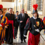 Presidente Abinader y  secretario de Estado de la Santa Sede,  Pietro Parolin abordan asuntos de Estado y la situación internacional en el Vaticano