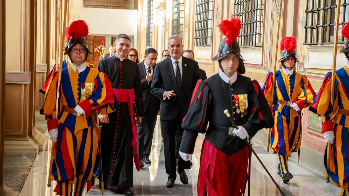 Presidente Abinader y  secretario de Estado de la Santa Sede,  Pietro Parolin abordan asuntos de Estado y la situación internacional en el Vaticano