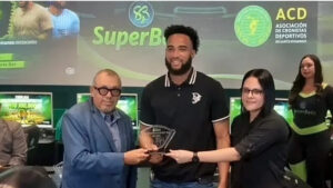 Raimel Tapia y Albert Abreu fueron seleccionados como los más destacados en la premiación El Pelotero Estrella de la Semana