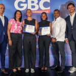 Raymond Rodríguez y Fundación GBC entregan becas deportivas universitarias a las atletas Crismeily y Crismil Paniagua