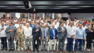 Wellington Arnaud destaca avances en agua y saneamiento y plantea visión estratégica para el desarrollo durante conferencia del PRM